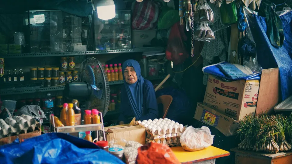 Kệ gạo và hàng khô