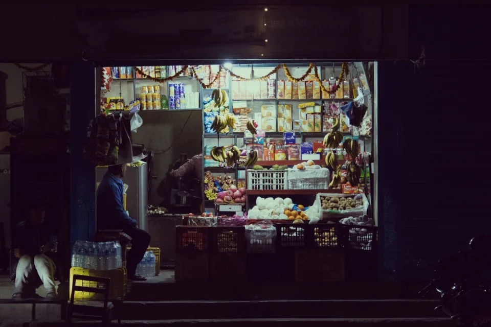 Xe chở hàng tới nhà